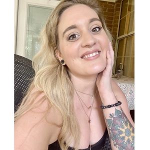 Meet your Posher, Kelsey ! 👋👚👕👗👖🩳👙👠👟😻🤑